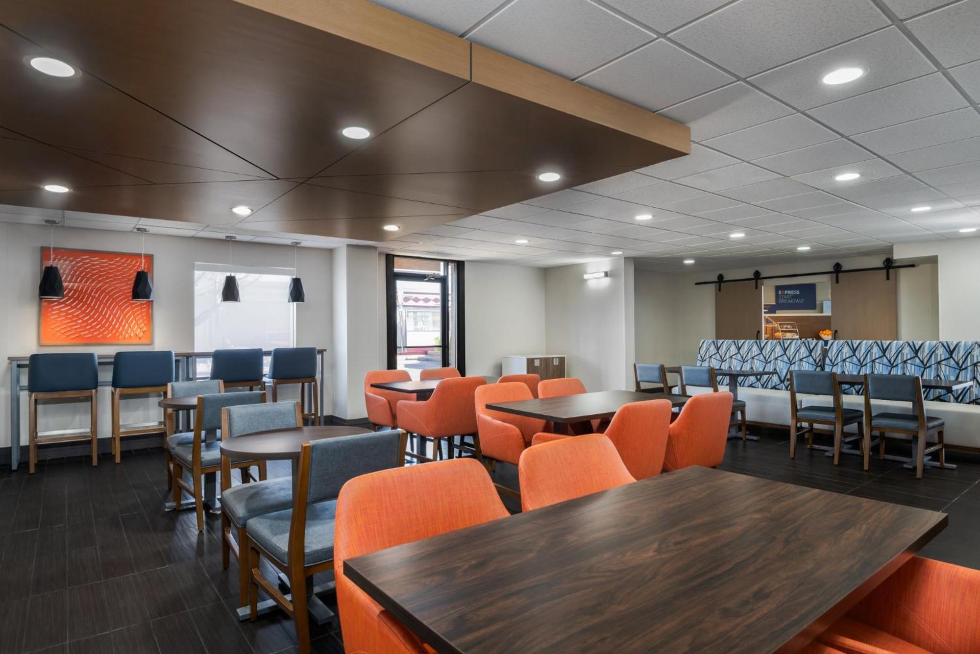Holiday Inn Express Hotel & Suites Bentonville By Ihg Экстерьер фото